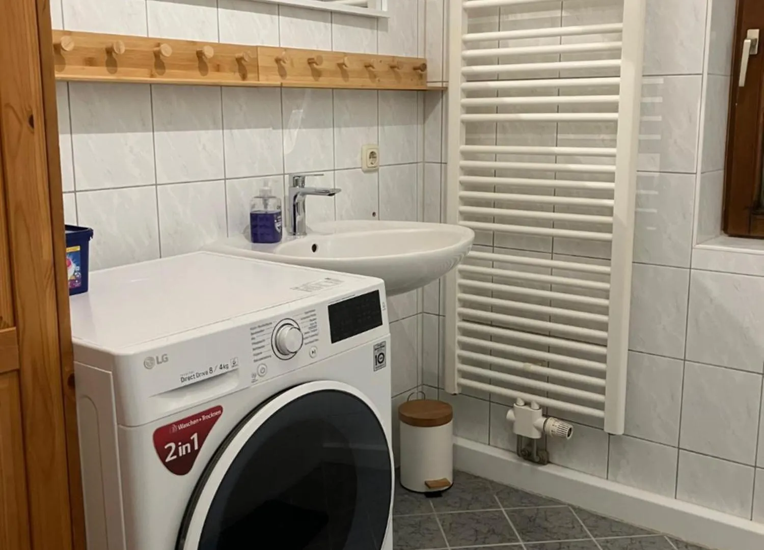 Helle 4 Zimmer, Kueche, Bad, Wlan, 24-7, Parkplatz, 4-10 Personen Landshut Apartment