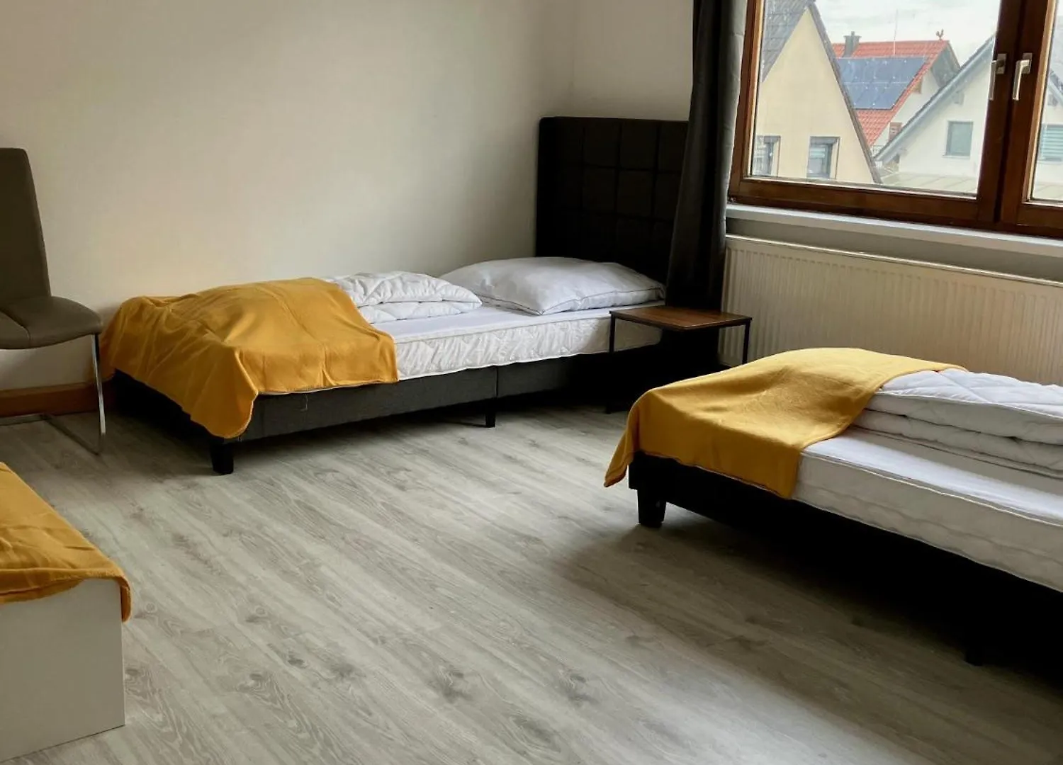 Helle 4 Zimmer, Kueche, Bad, Wlan, 24-7, Parkplatz, 4-10 Personen Landshut