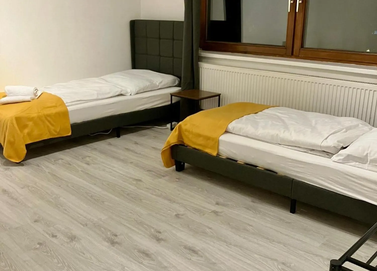 Apartment Helle 4 Zimmer, Kueche, Bad, Wlan, 24-7, Parkplatz, 4-10 Personen Landshut