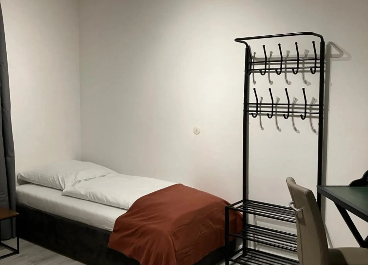 Apartment Helle 4 Zimmer, Kueche, Bad, Wlan, 24-7, Parkplatz, 4-10 Personen Landshut Germany