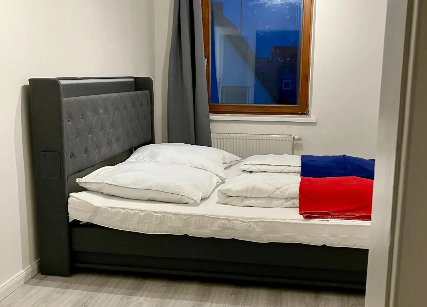 Apartment Helle 4 Zimmer, Kueche, Bad, Wlan, 24-7, Parkplatz, 4-10 Personen Landshut